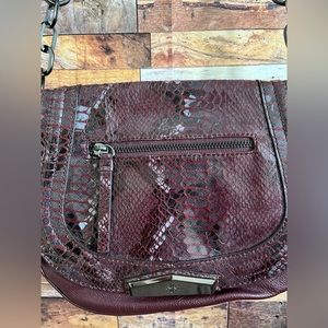 Simply Vera Vera Wang saddle-style crossbody bag